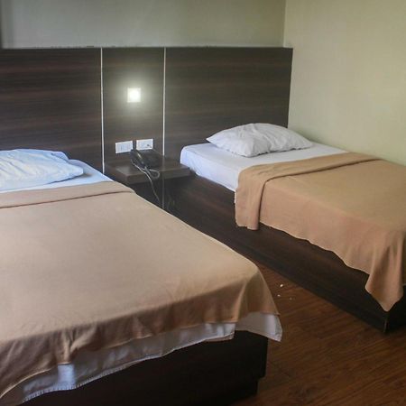 Oyo 1011 First Hotel 마닐라 외부 사진