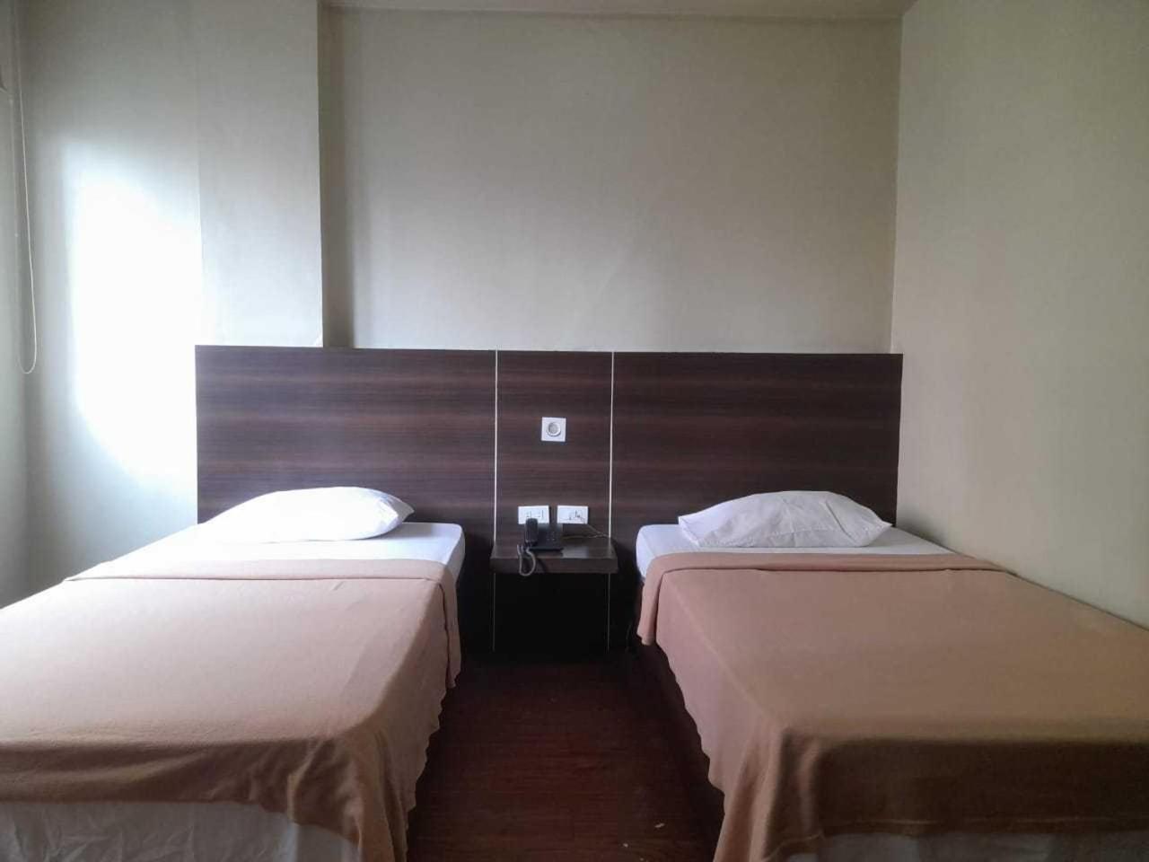 Oyo 1011 First Hotel 마닐라 외부 사진
