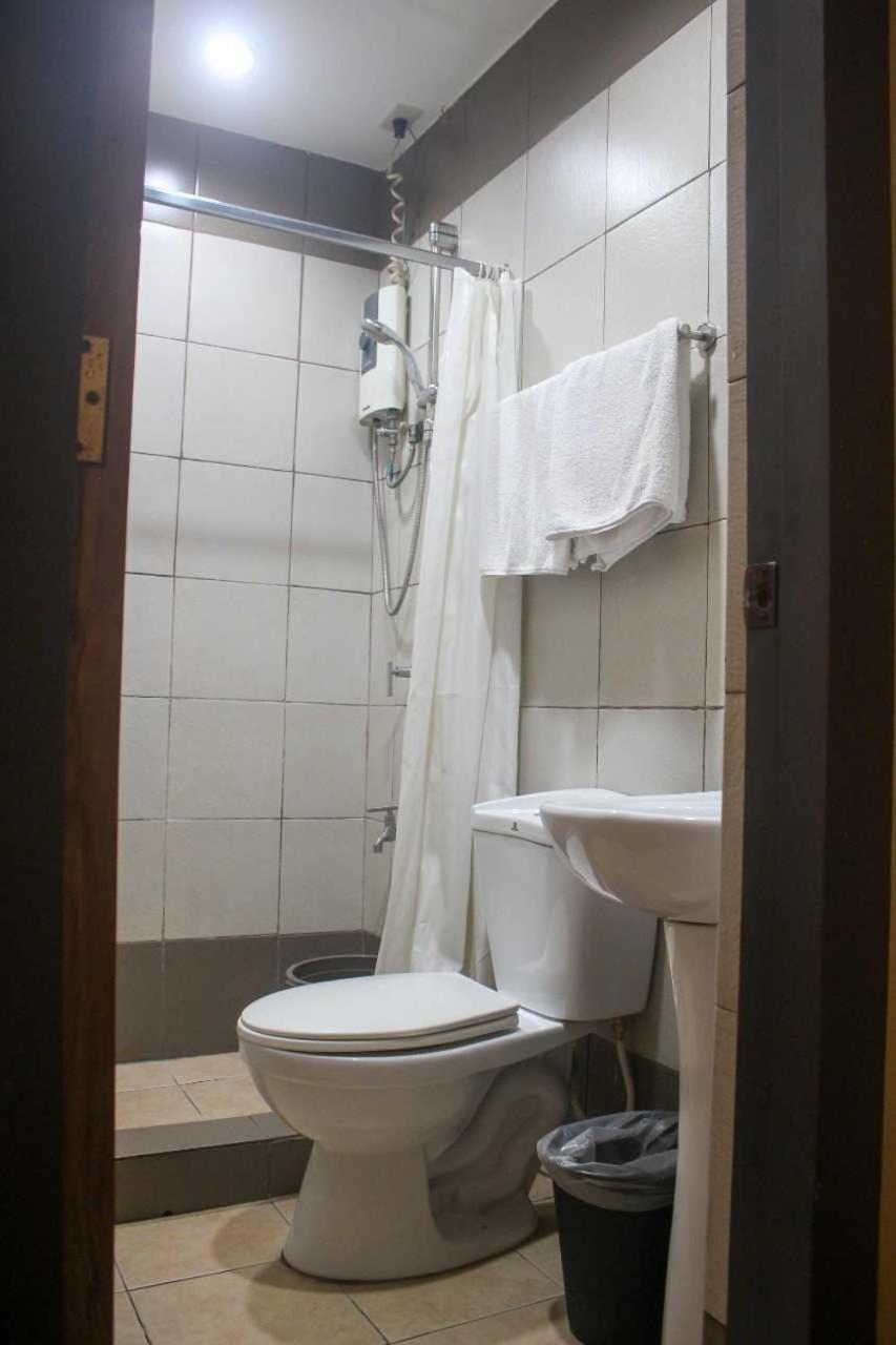 Oyo 1011 First Hotel 마닐라 외부 사진