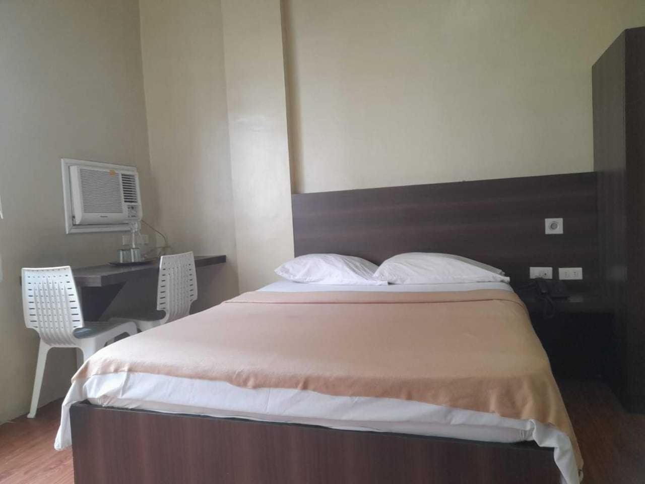 Oyo 1011 First Hotel 마닐라 외부 사진