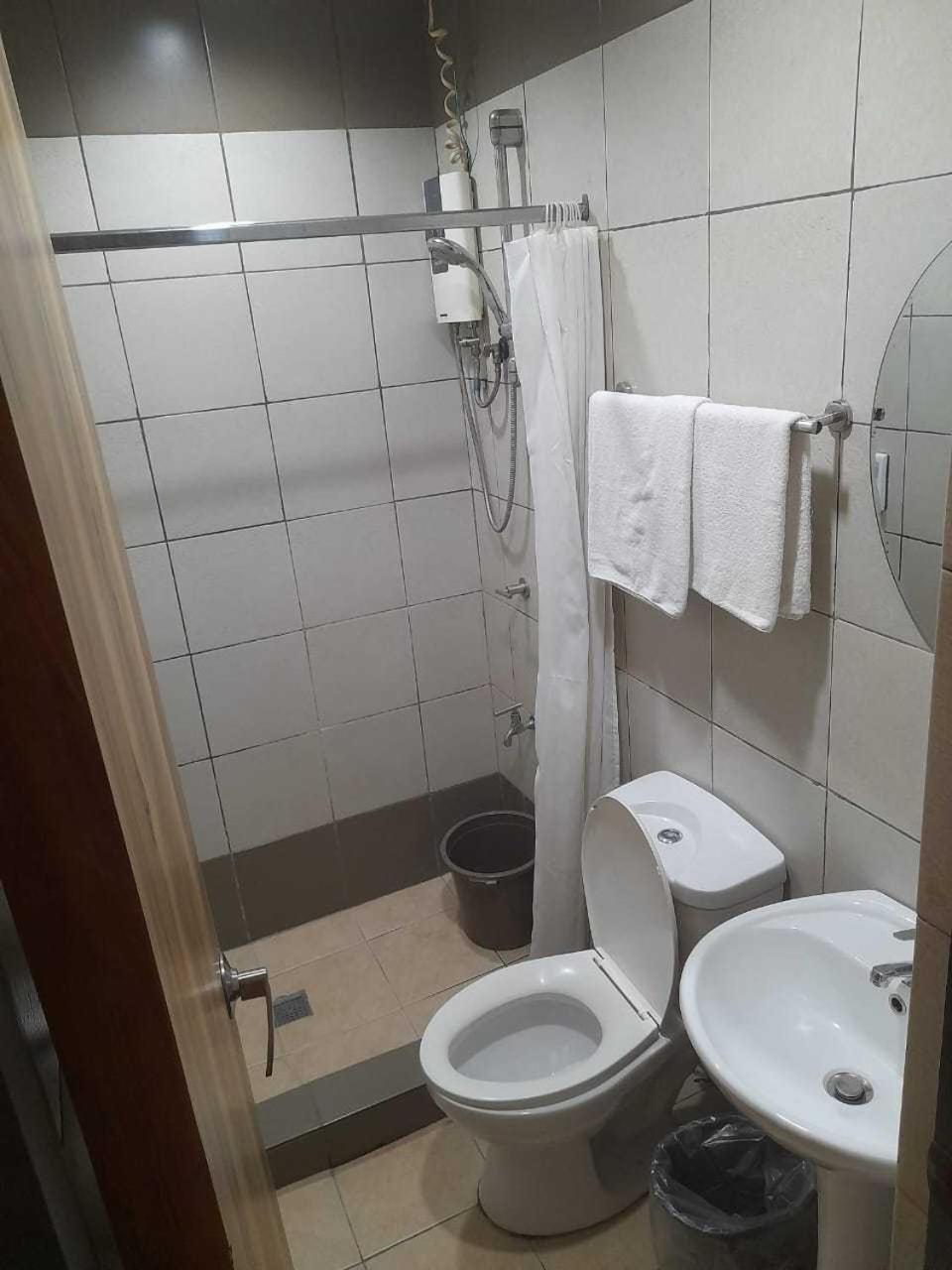 Oyo 1011 First Hotel 마닐라 외부 사진
